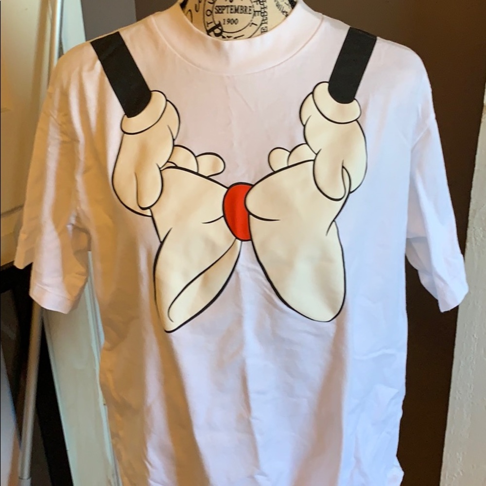 Minnie Mouse bow shirt size medium.
